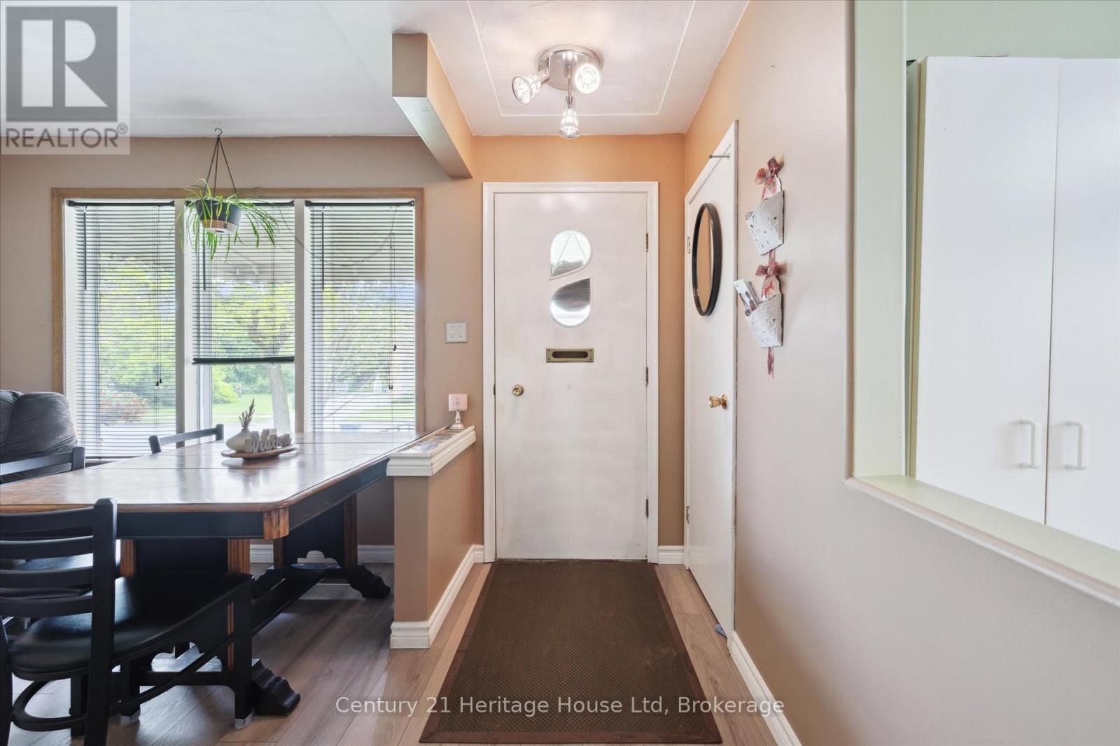 131 Waverley Drive, Guelph, Ontario  N1E 1H1 - Photo 5 - X12183841