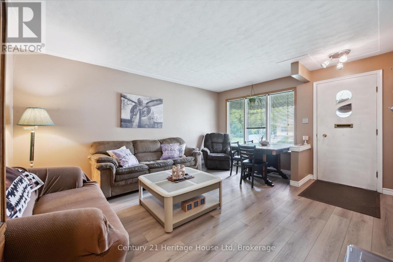 131 Waverley Drive, Guelph, Ontario  N1E 1H1 - Photo 6 - X12183841