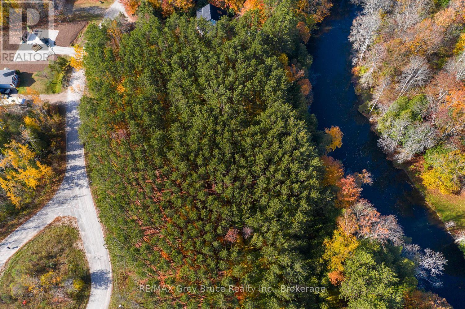 34 Riverside Place, South Bruce Peninsula, Ontario  N0H 2G0 - Photo 9 - X12183859