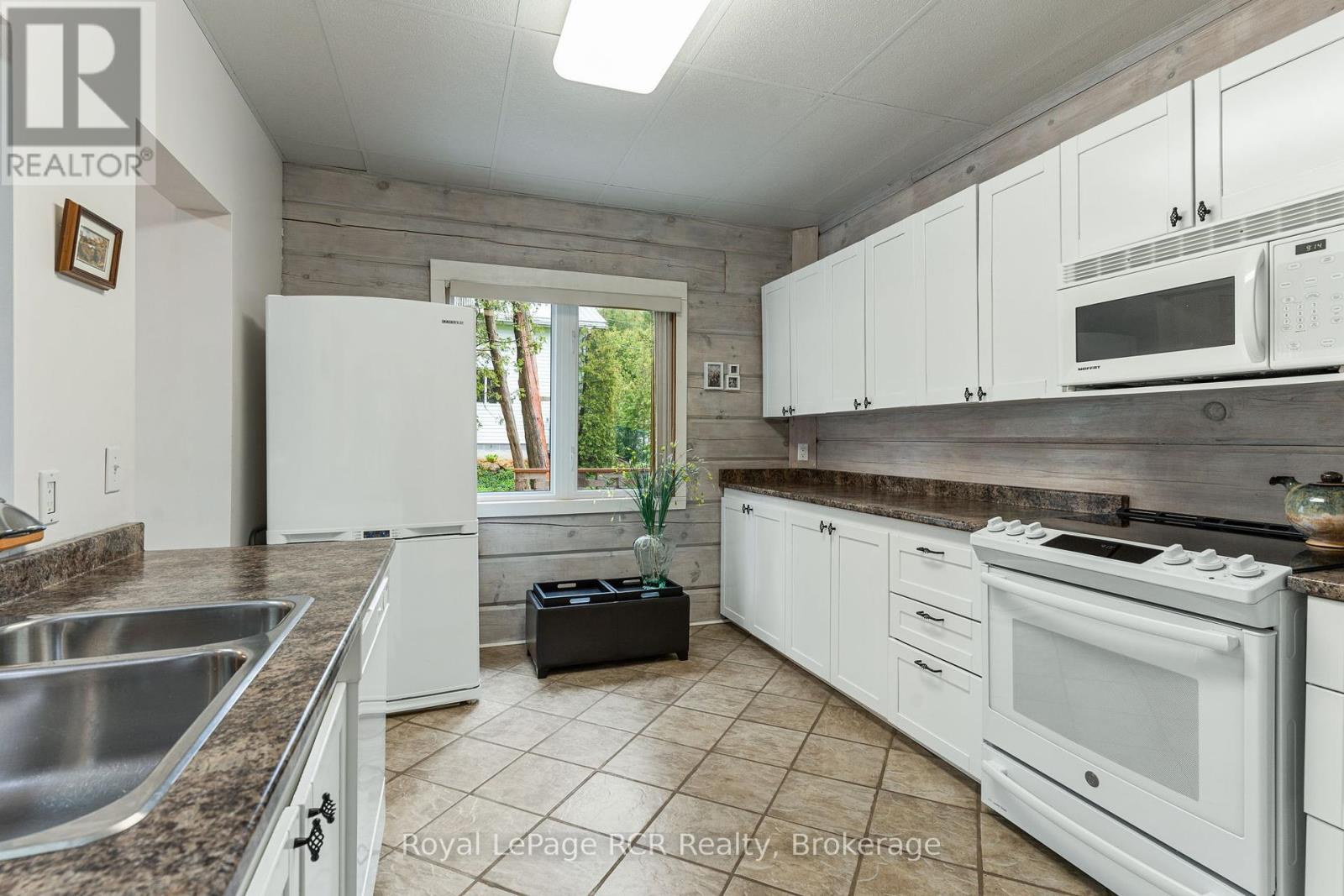 183 Lakeshore Road, Georgian Bluffs, Ontario  N0H 2T0 - Photo 13 - X12184084