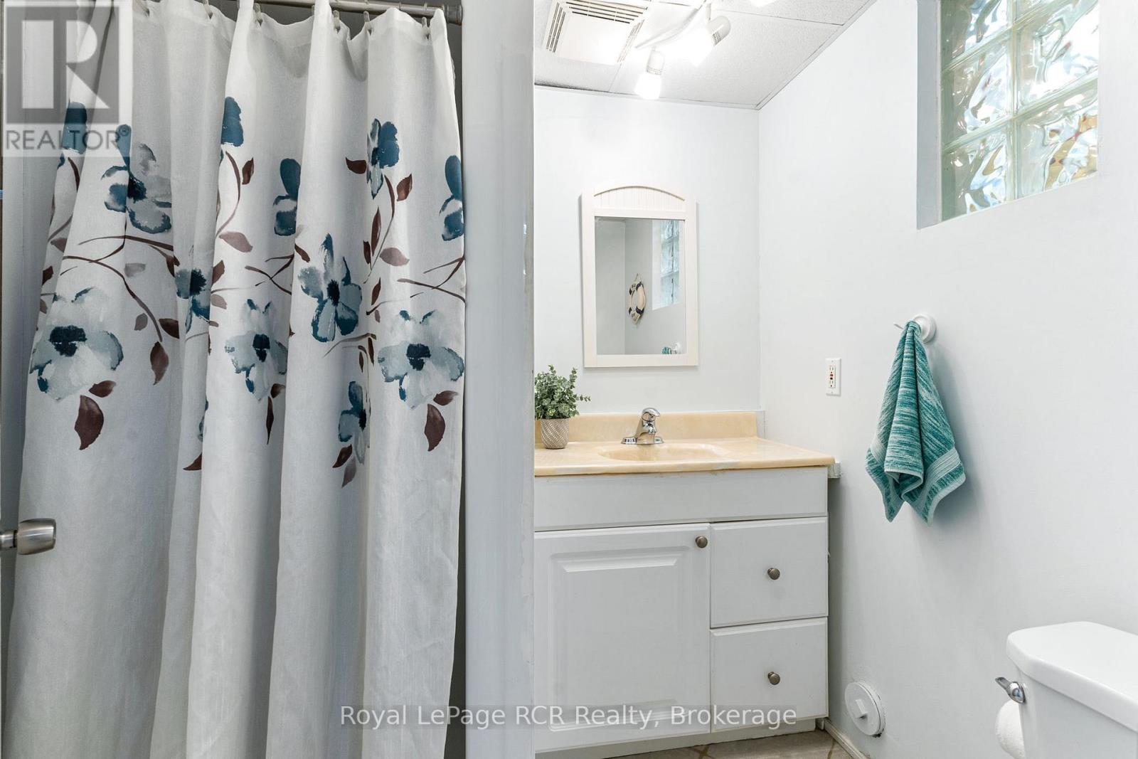 183 Lakeshore Road, Georgian Bluffs, Ontario  N0H 2T0 - Photo 32 - X12184084