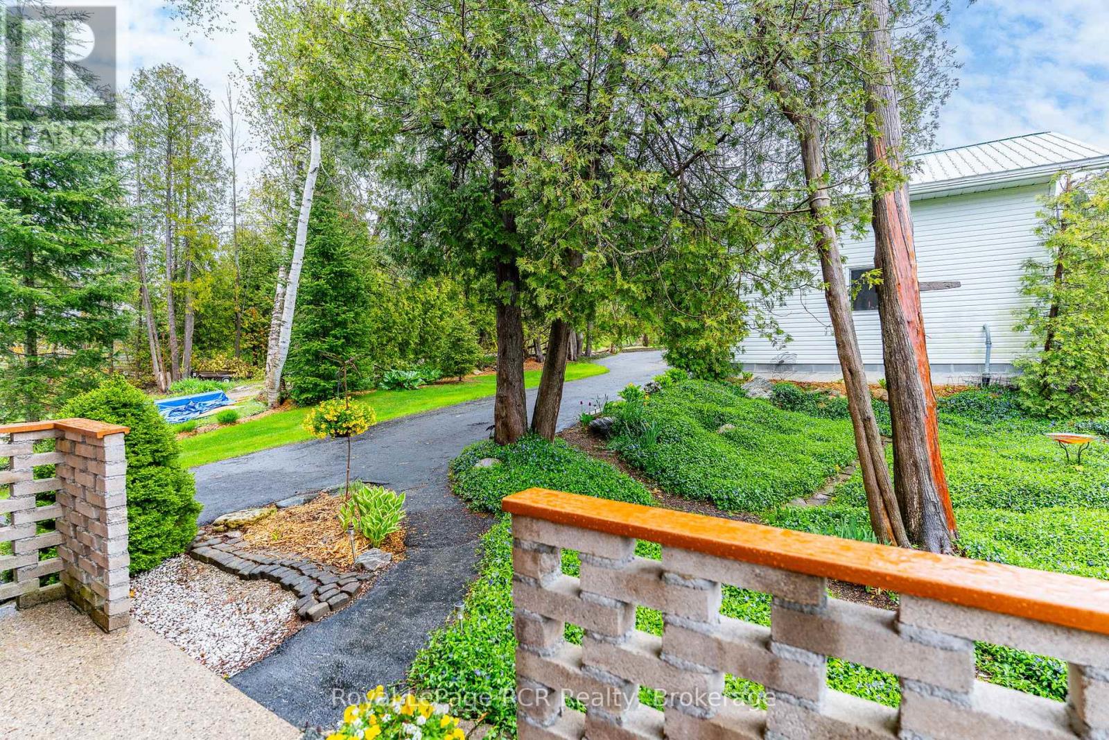 183 Lakeshore Road, Georgian Bluffs, Ontario  N0H 2T0 - Photo 5 - X12184084