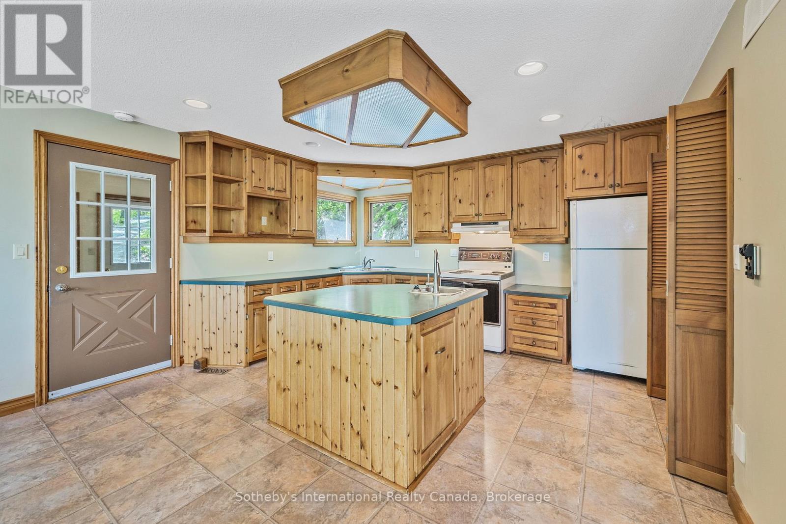 1125 Kendon Road, Muskoka Lakes, Ontario  P0C 1H0 - Photo 13 - X12184717