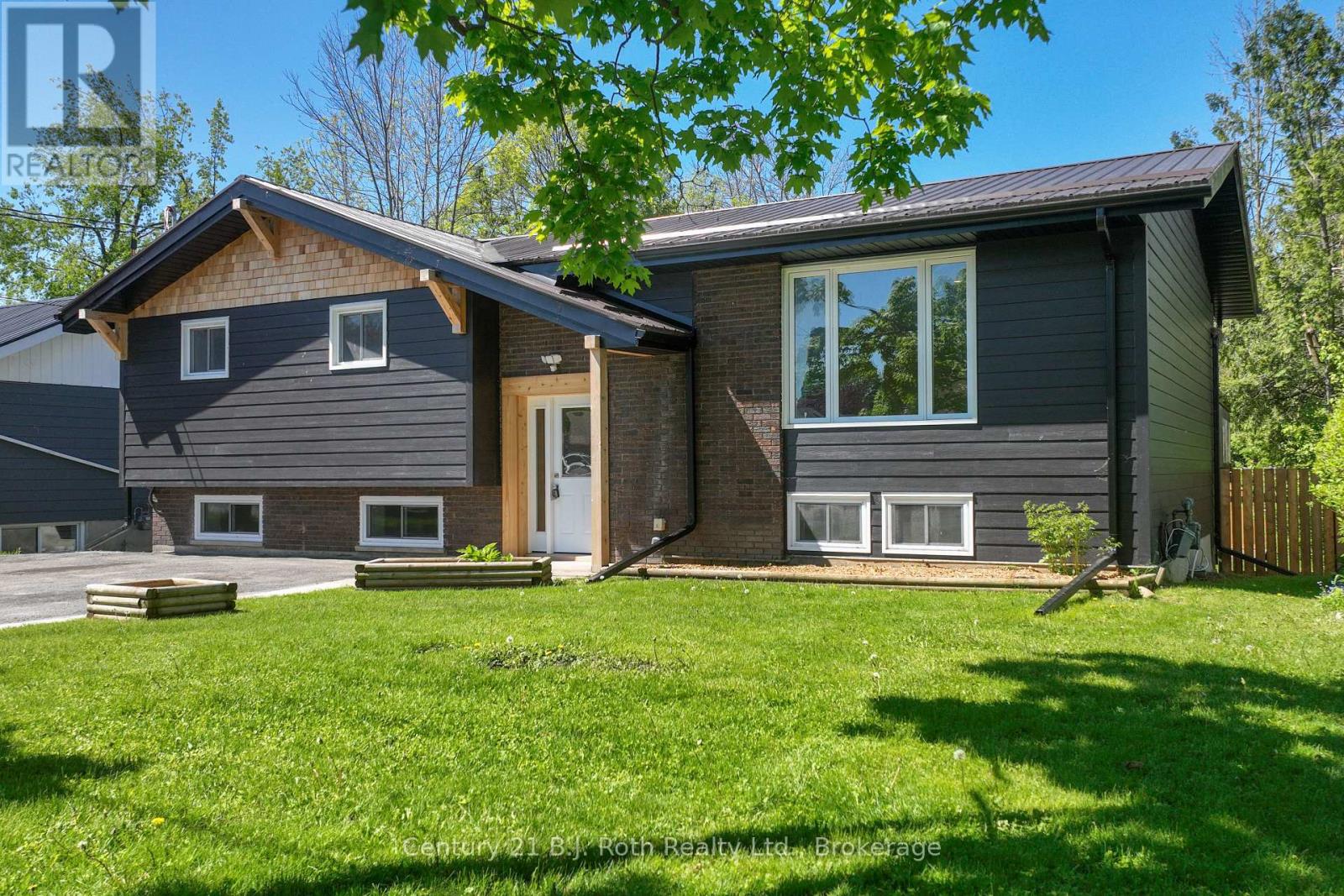 571 High Street, Orillia, Ontario  L3V 4Y2 - Photo 2 - S12184854