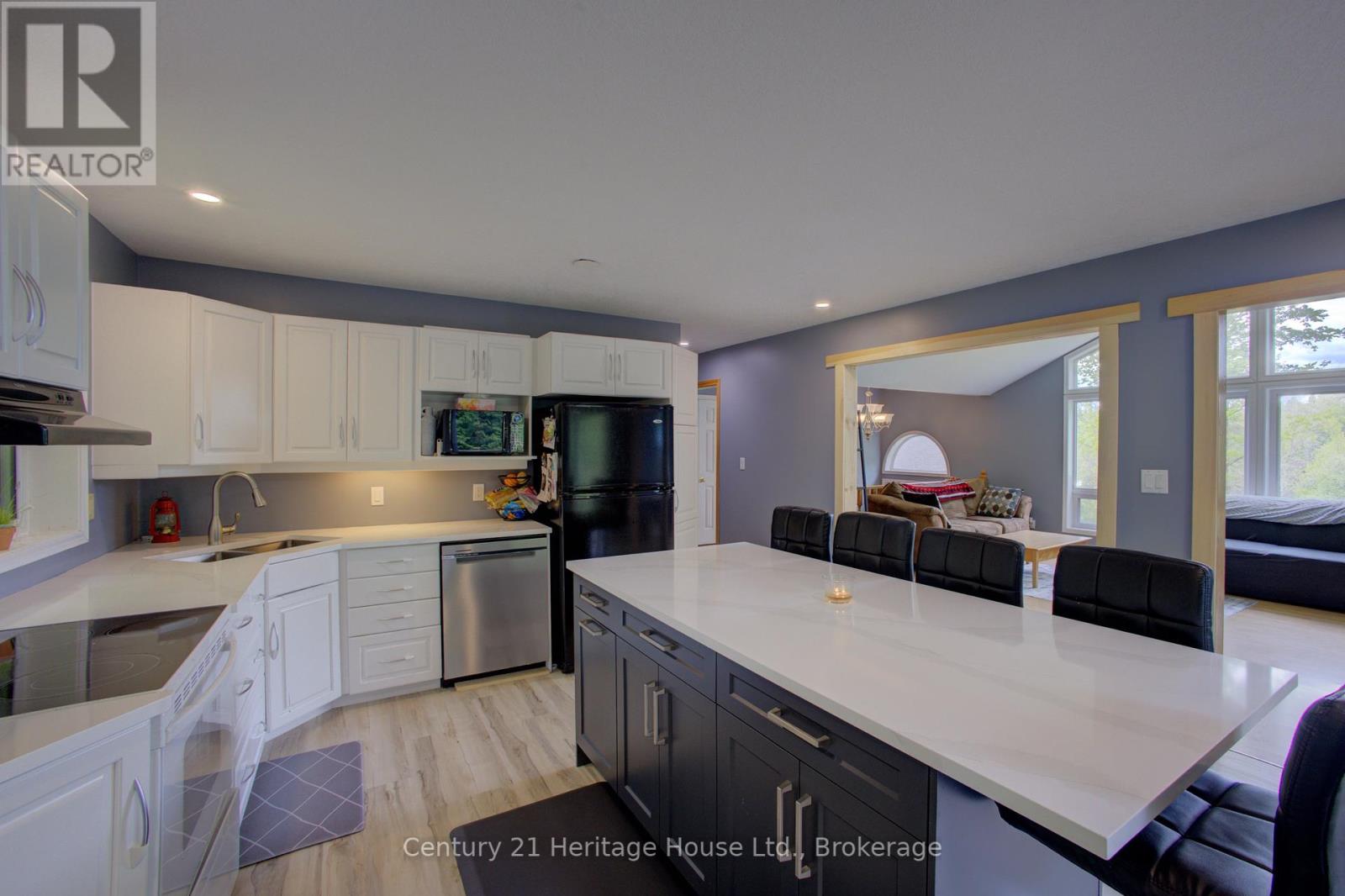 423080 Rocky Saugeen Road, West Grey, Ontario  N0G 1R0 - Photo 13 - X12184809