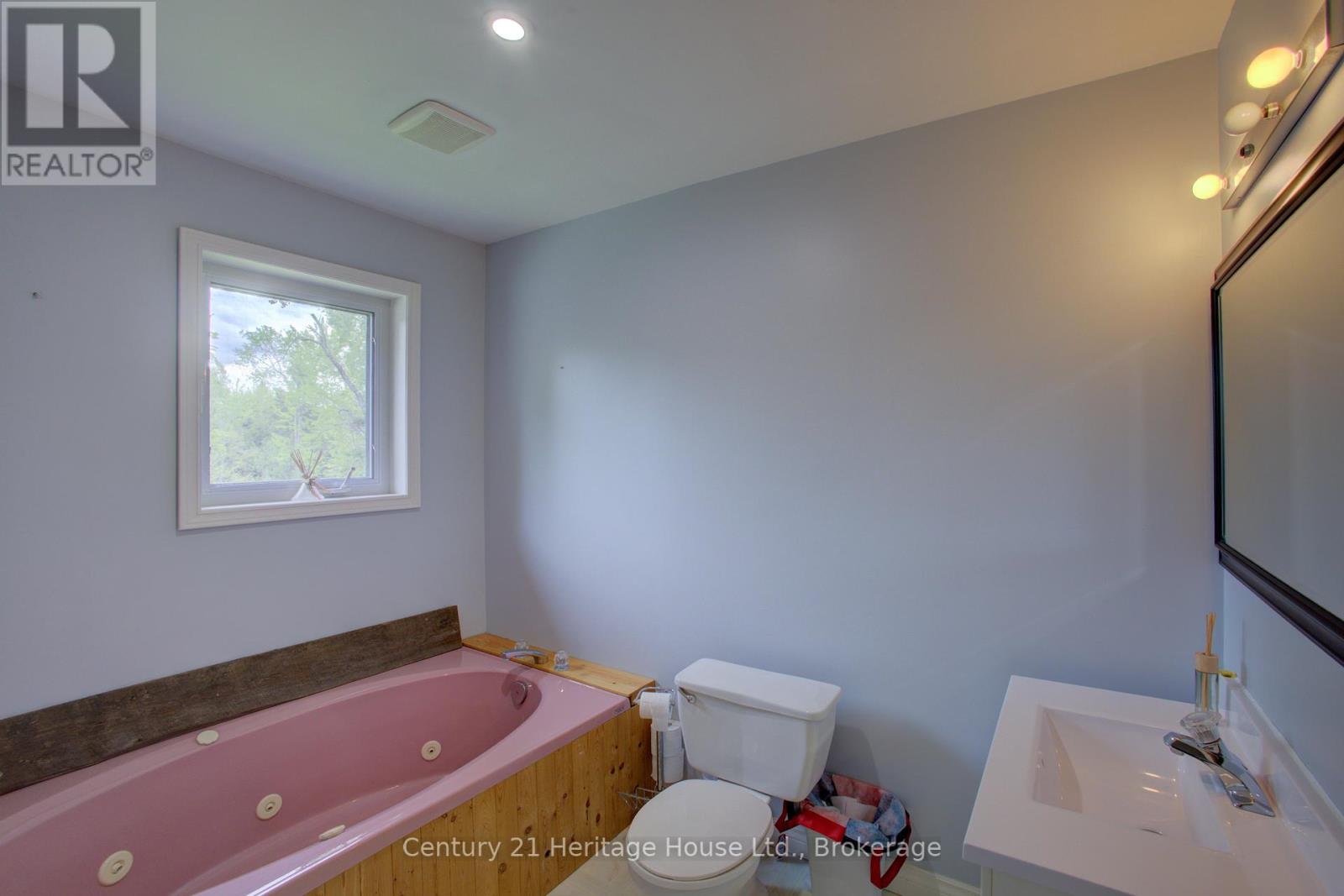 423080 Rocky Saugeen Road, West Grey, Ontario  N0G 1R0 - Photo 22 - X12184809