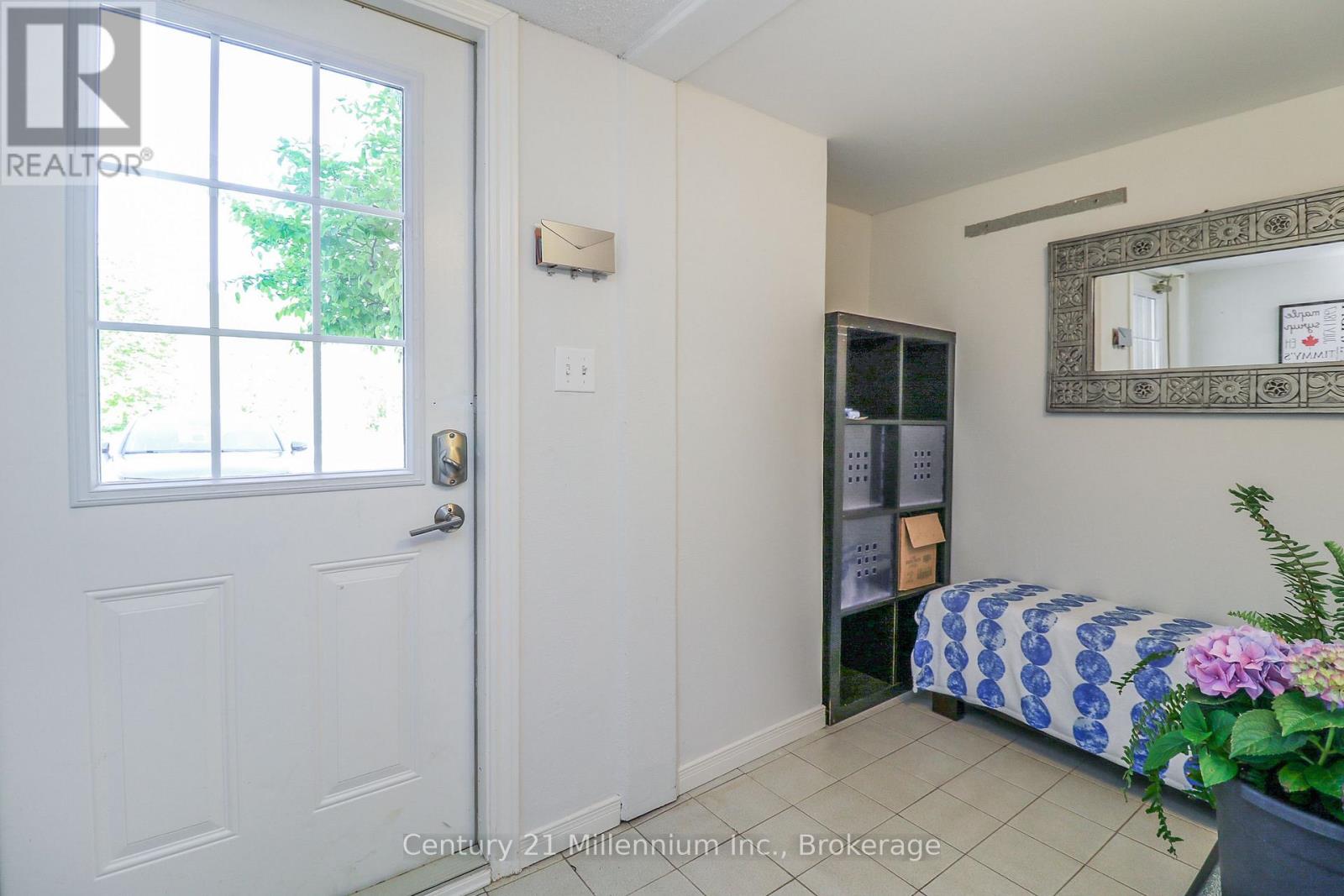 210 - 107 Wintergreen Place, Blue Mountains, Ontario  L9Y 0P8 - Photo 4 - X12185158