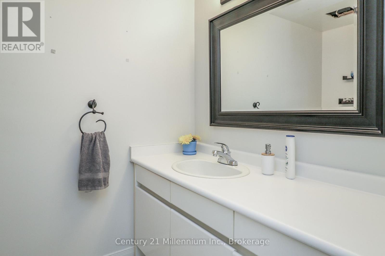 210 - 107 Wintergreen Place, Blue Mountains, Ontario  L9Y 0P8 - Photo 6 - X12185158