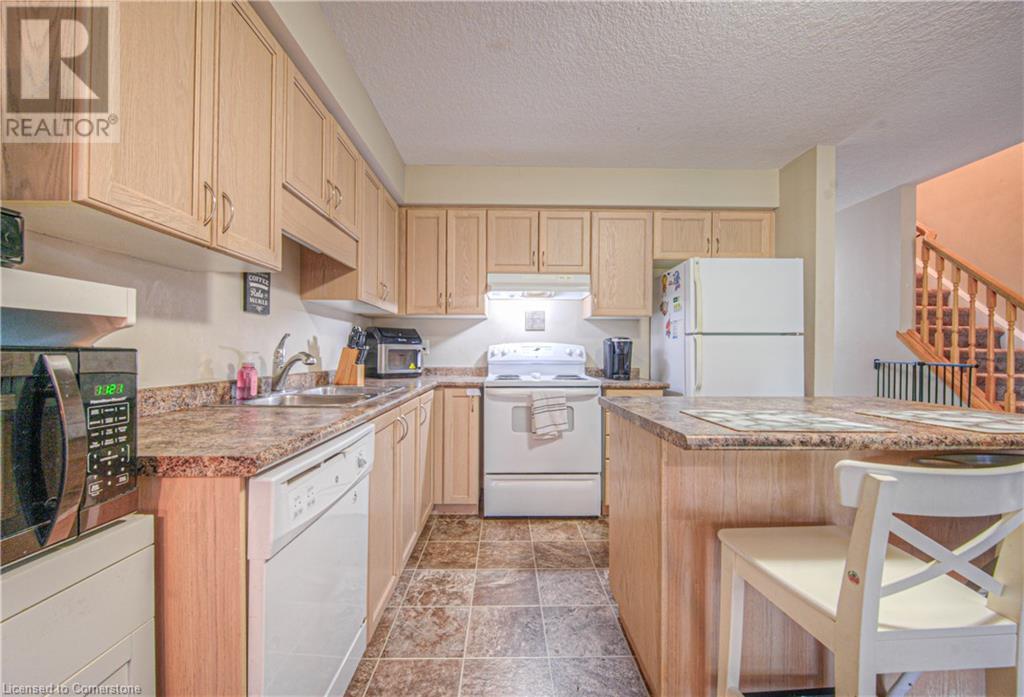 355 Fisher Mills Road Unit# 27, Cambridge, Ontario  N3C 4N5 - Photo 3 - 40735677