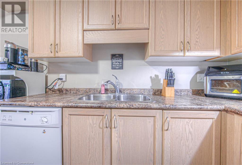 355 Fisher Mills Road Unit# 27, Cambridge, Ontario  N3C 4N5 - Photo 6 - 40735677