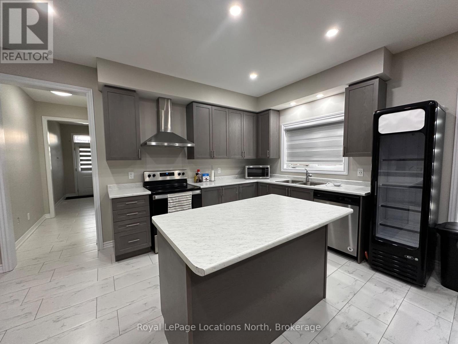 Main - 9 Bianca Crescent, Wasaga Beach, Ontario  L9Z 0H7 - Photo 4 - S12185282