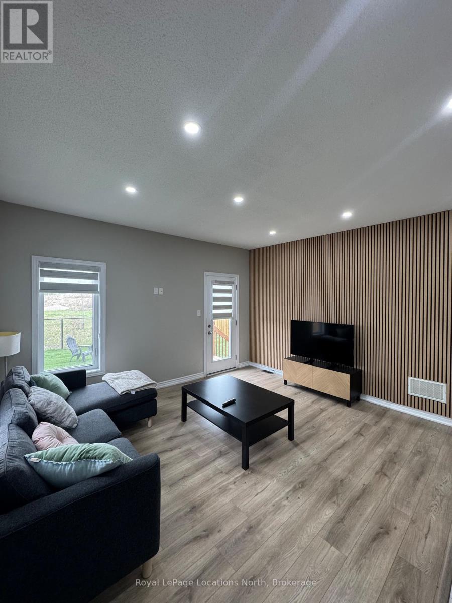 Main - 9 Bianca Crescent, Wasaga Beach, Ontario  L9Z 0H7 - Photo 7 - S12185282