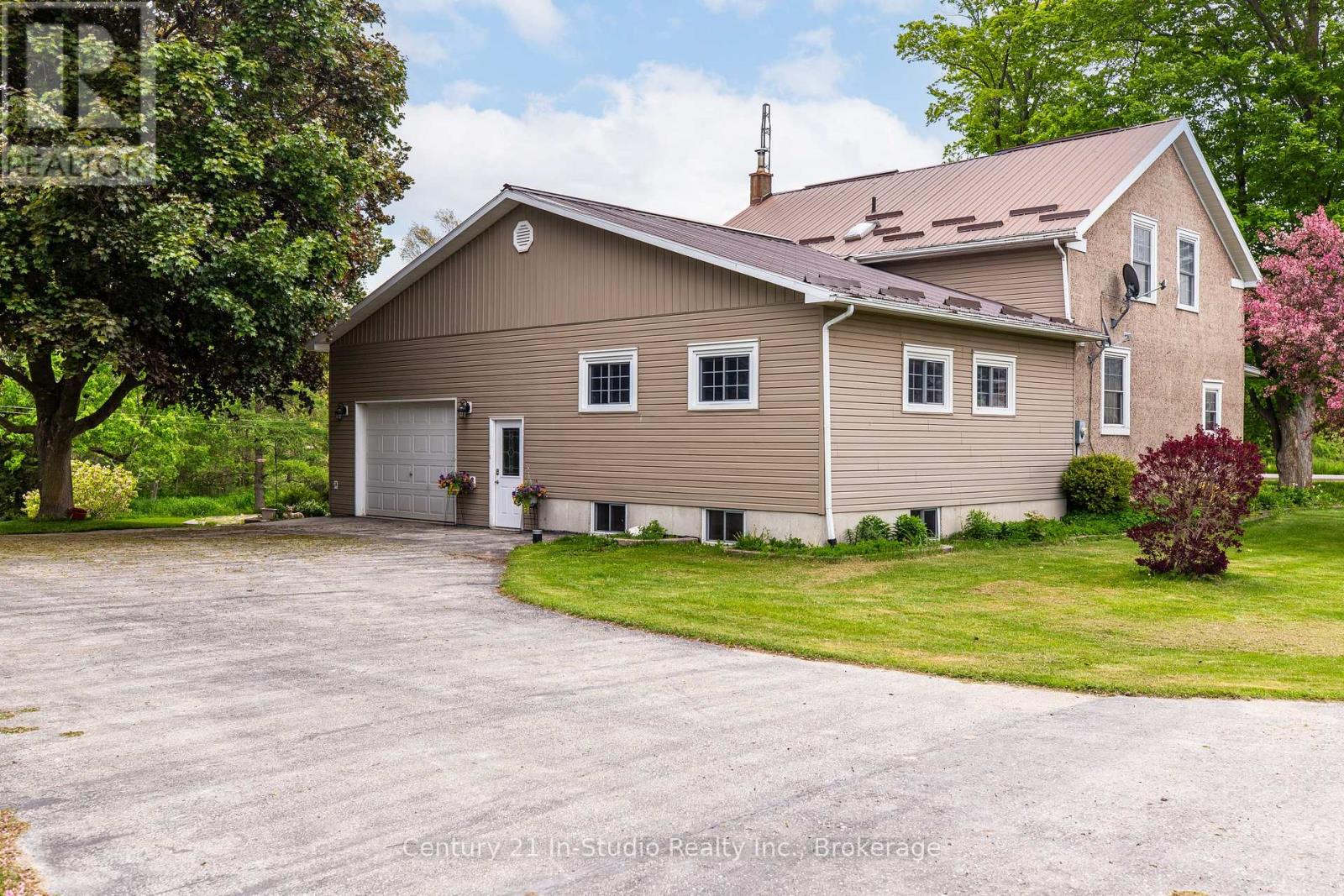 85695 St. Helens Line, Ashfield-Colborne-Wawanosh, Ontario  N0G 2H0 - Photo 5 - X12185363