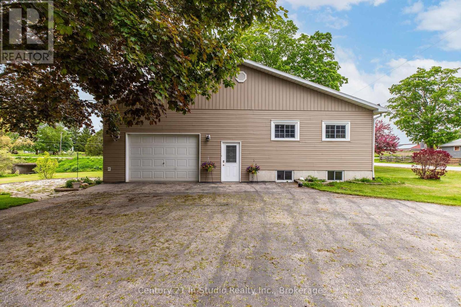 85695 St. Helens Line, Ashfield-Colborne-Wawanosh, Ontario  N0G 2H0 - Photo 6 - X12185363