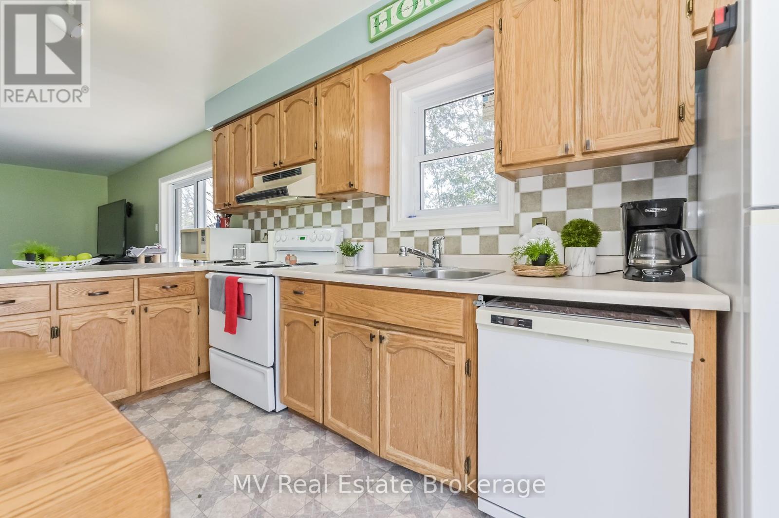 25 Graham Street W, Mapleton, Ontario  N0B 1A0 - Photo 10 - X12185882
