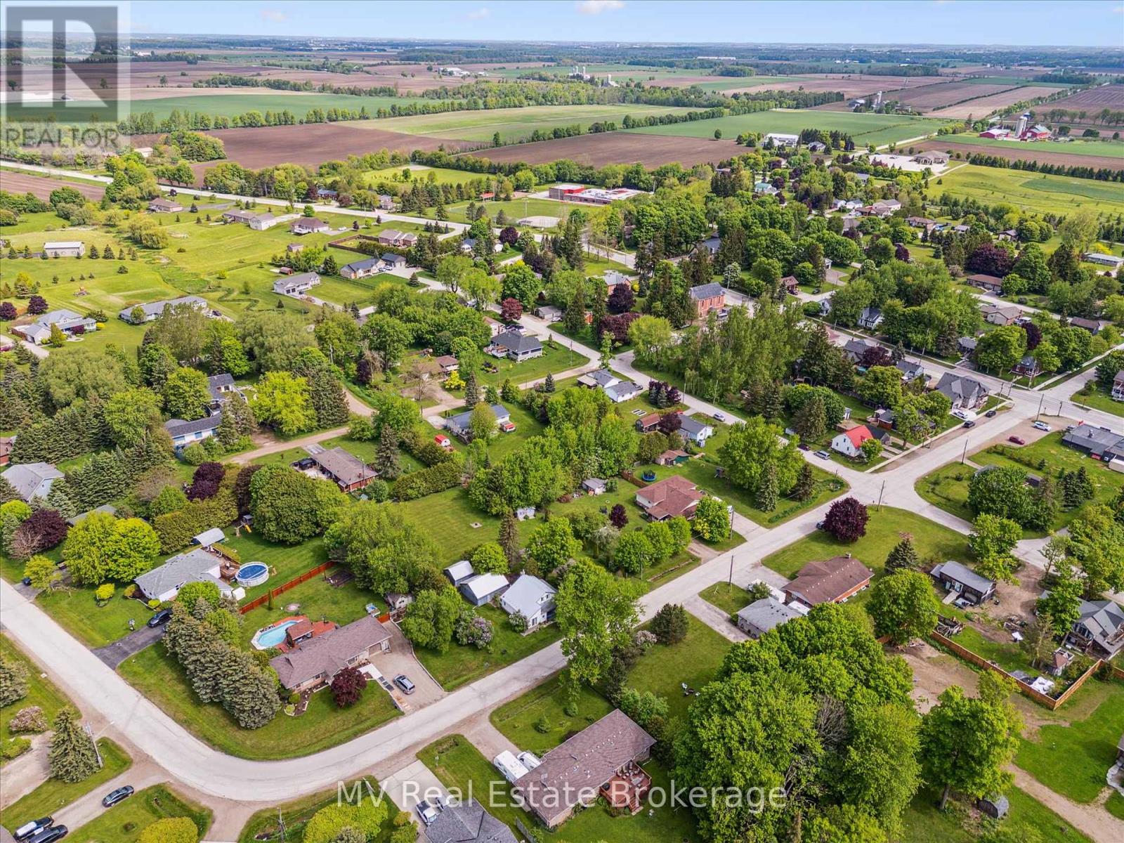 25 Graham Street W, Mapleton, Ontario  N0B 1A0 - Photo 38 - X12185882