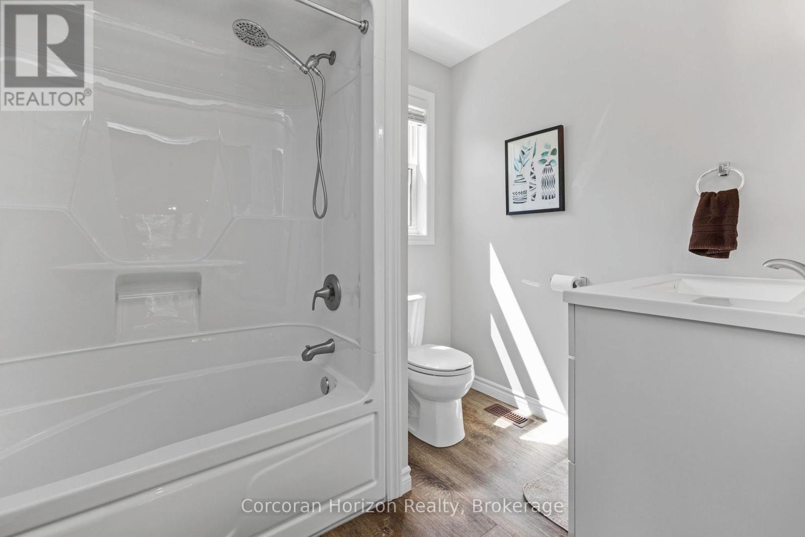 450 Crooked Bay Road, Georgian Bay, Ontario  P0C 1S0 - Photo 34 - X12185883