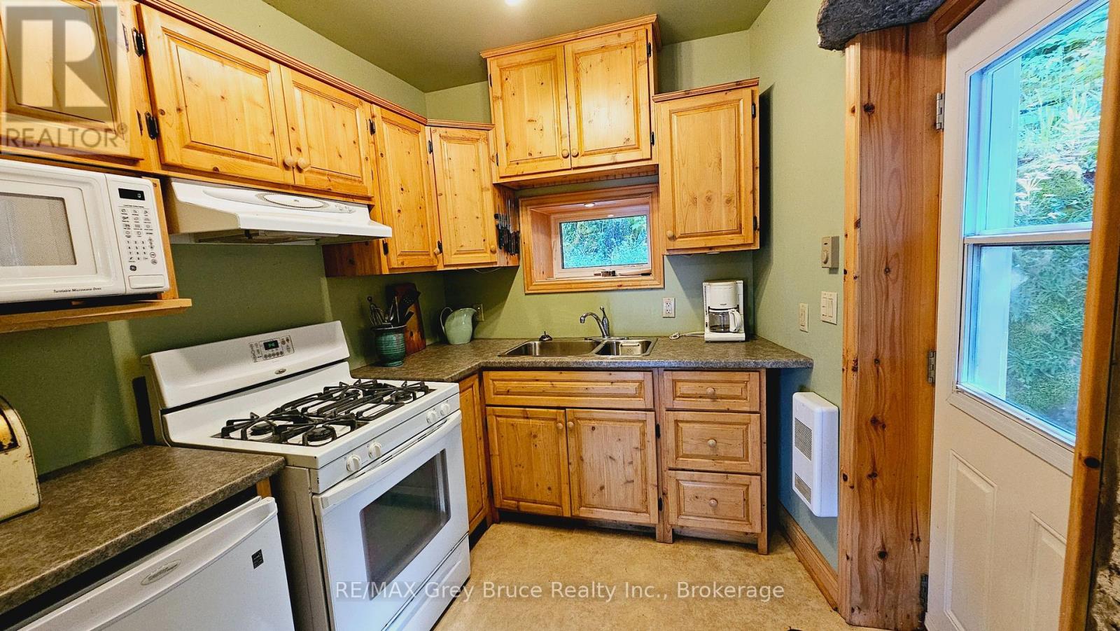 130 South Shore Road, Northern Bruce Peninsula, Ontario  N0H 1W0 - Photo 20 - X12186303