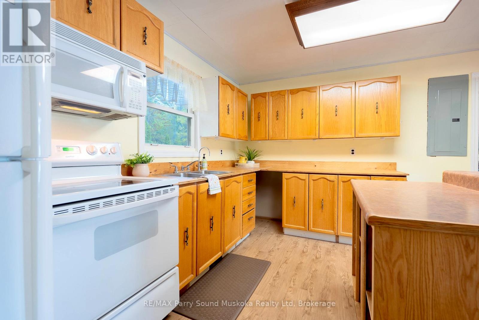 189 Pine Beach Road, French River, Ontario  P0M 2K0 - Photo 13 - X12186345