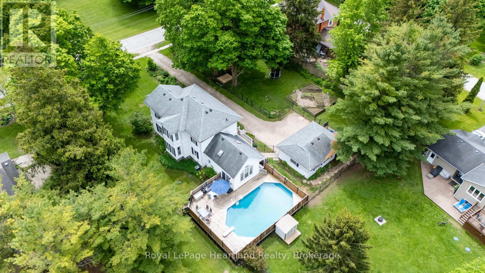 1047 Gibson Street, Howick, Ontario  N0G 2X0 - Photo 2 - X12186450
