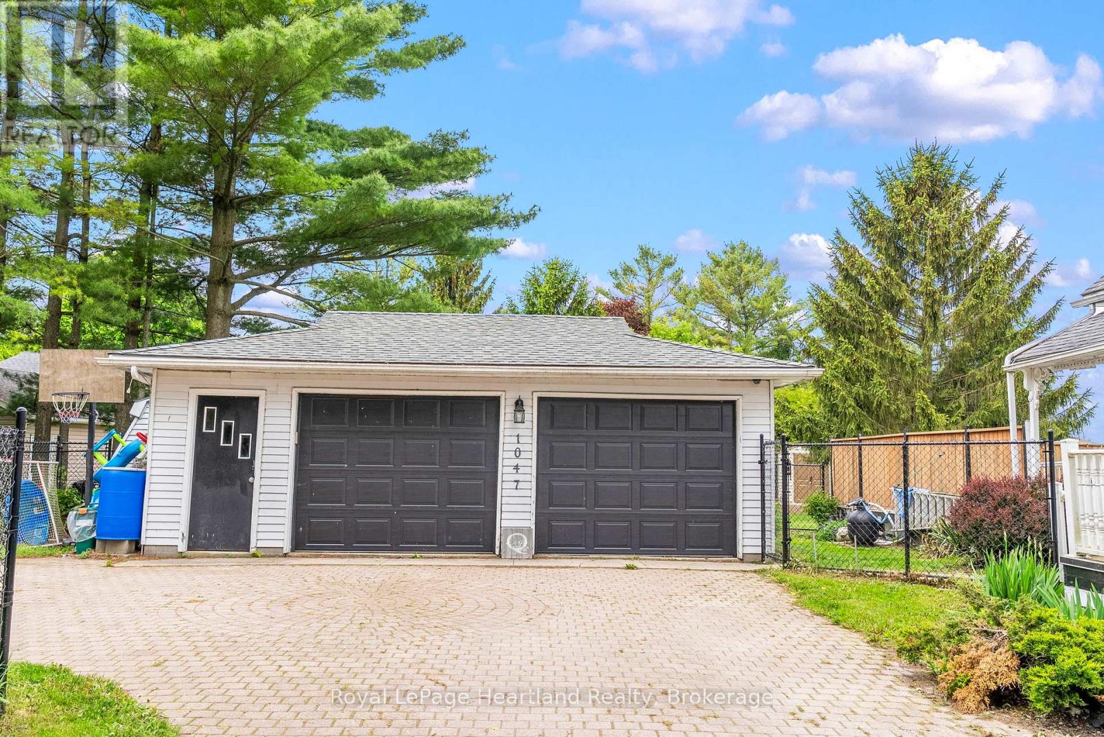 1047 Gibson Street, Howick, Ontario  N0G 2X0 - Photo 5 - X12186450