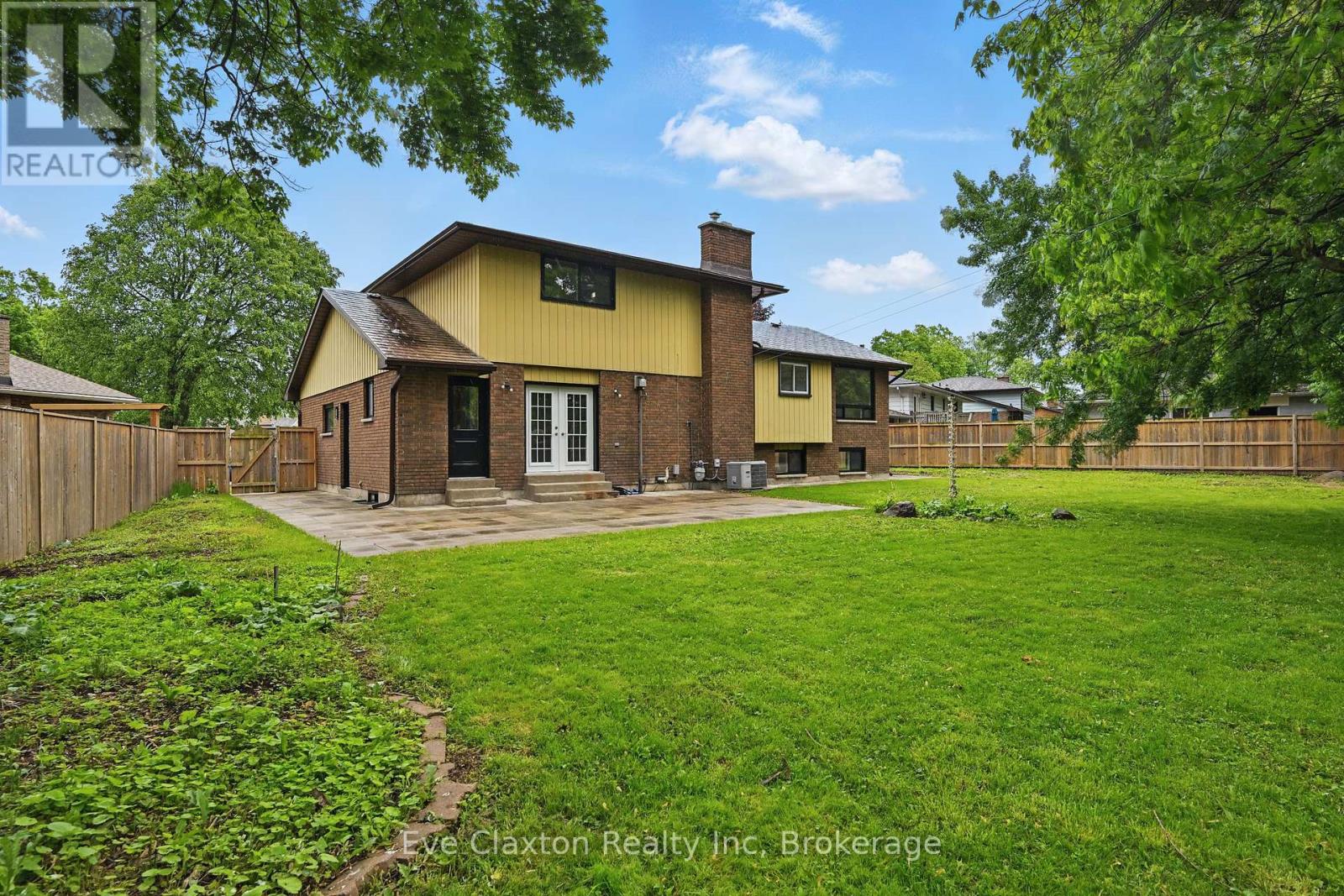 50 Sherwood Forest Trail, Welland, Ontario  L3C 5X6 - Photo 12 - X12186460