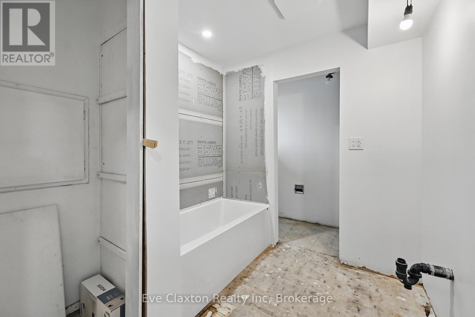 50 Sherwood Forest Trail, Welland, Ontario  L3C 5X6 - Photo 22 - X12186460