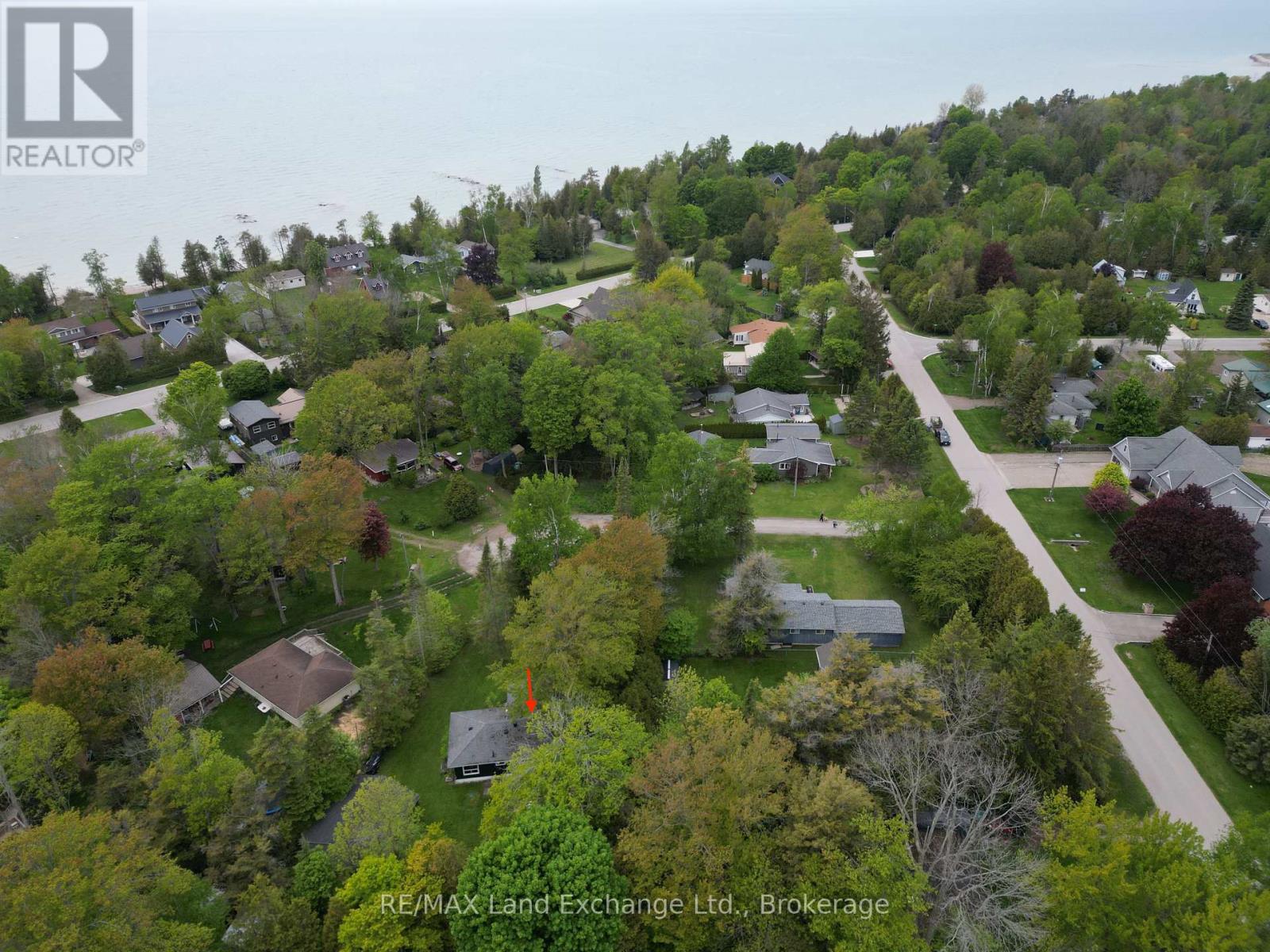 702 Yosacha Place, Huron-Kinloss, Ontario  N2Z 2X3 - Photo 4 - X12186775