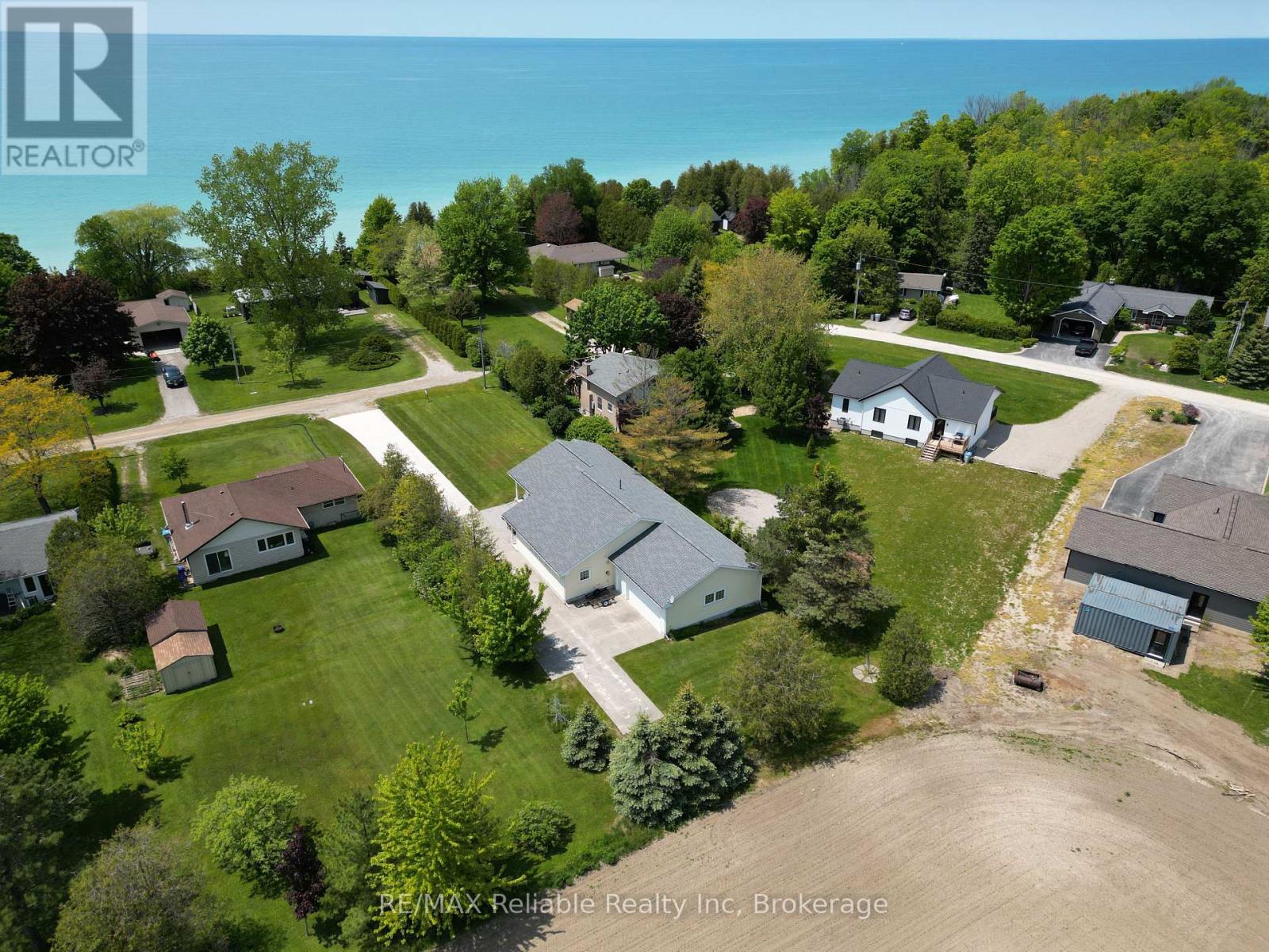 74318 Homestead Heights Drive, Bluewater, Ontario  N0M 2T0 - Photo 4 - X12186807