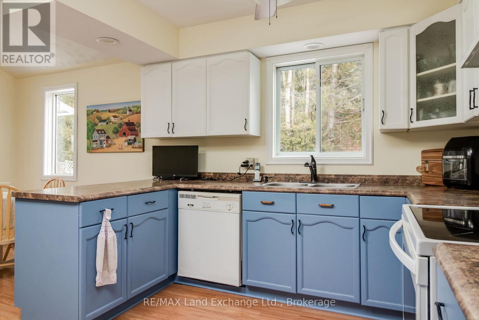 763 Bradford Street, Saugeen Shores, Ontario  N0H 2C0 - Photo 9 - X12187117