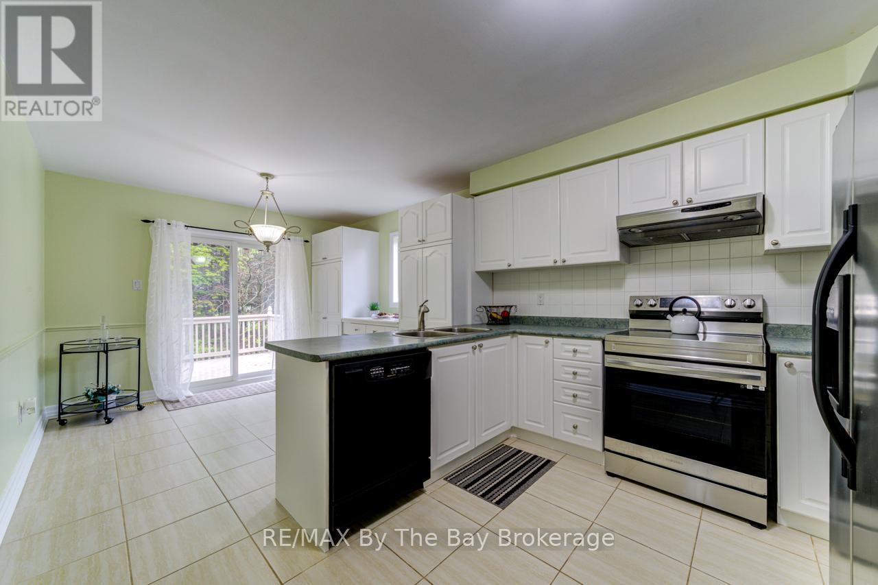 139 Dyer Drive, Wasaga Beach, Ontario  L9Z 1M1 - Photo 9 - S12187345