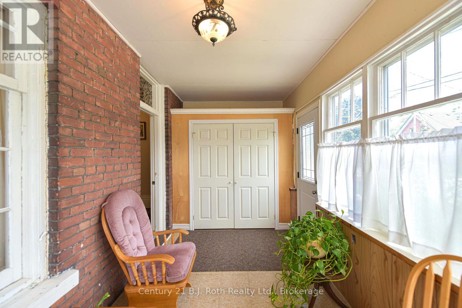 33 Sussex Street S, Kawartha Lakes, Ontario  K9V 3E7 - Photo 17 - X12187694