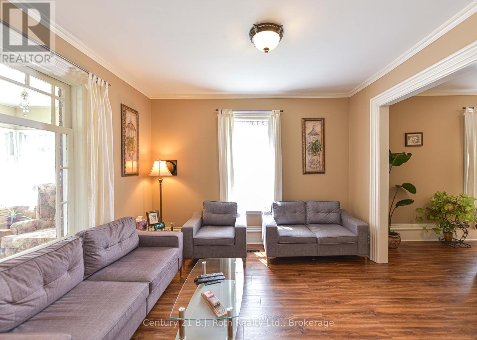 33 Sussex Street S, Kawartha Lakes, Ontario  K9V 3E7 - Photo 20 - X12187694