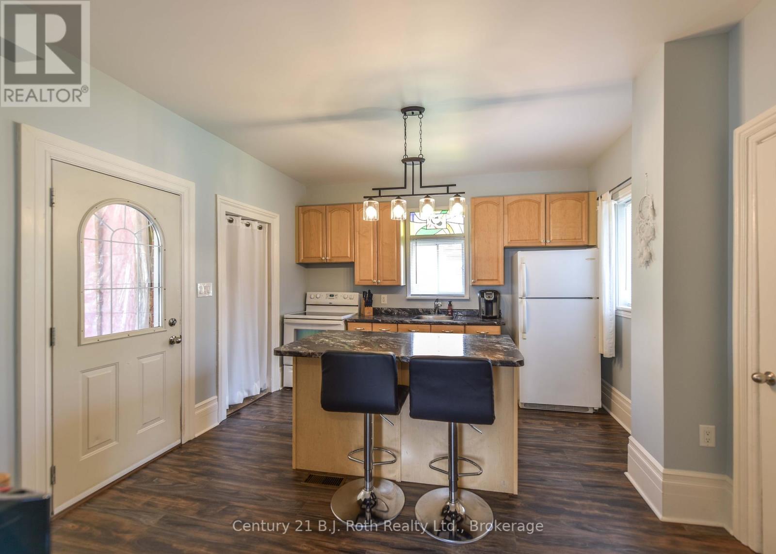 33 Sussex Street S, Kawartha Lakes, Ontario  K9V 3E7 - Photo 25 - X12187694