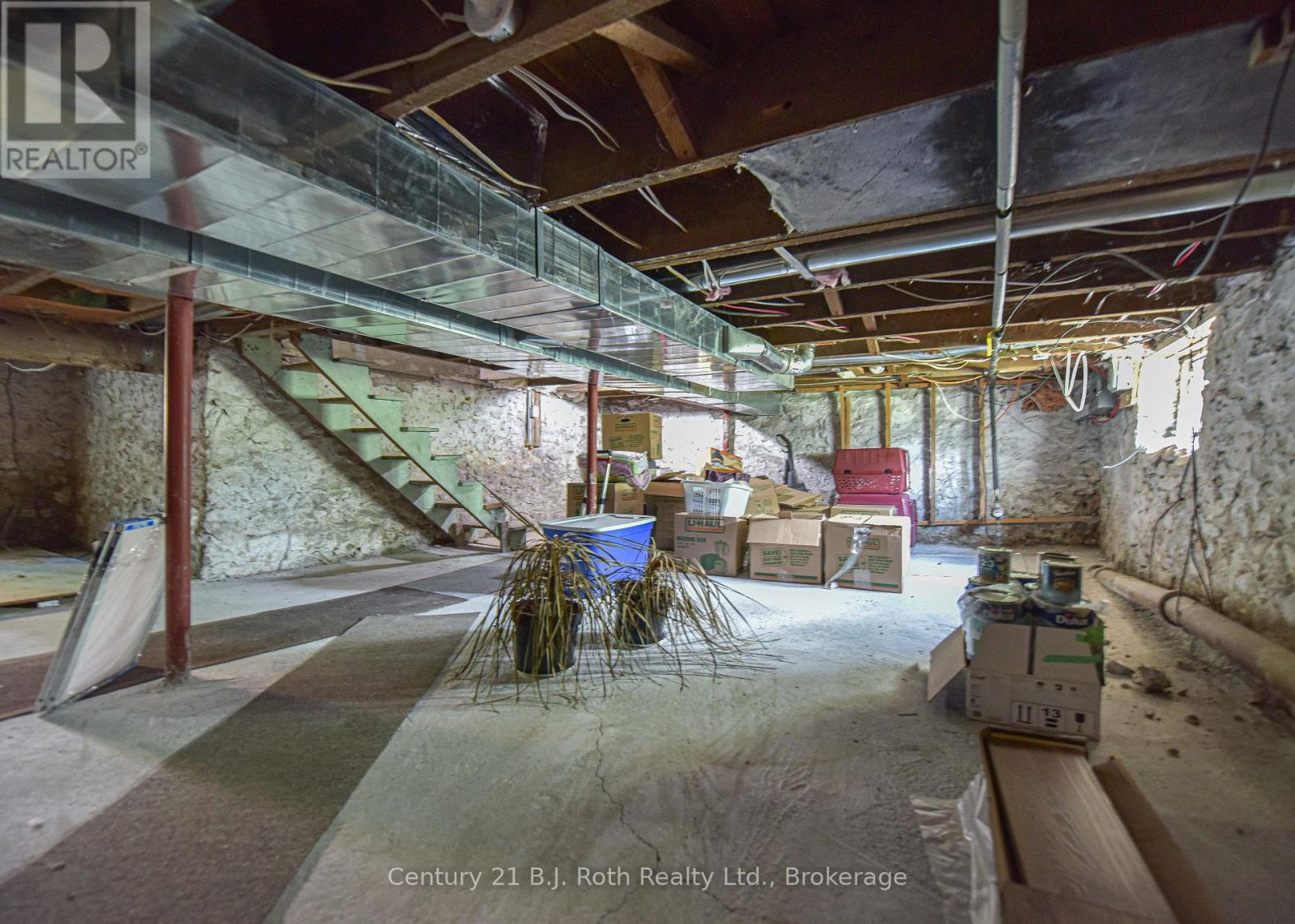 33 Sussex Street S, Kawartha Lakes, Ontario  K9V 3E7 - Photo 39 - X12187694