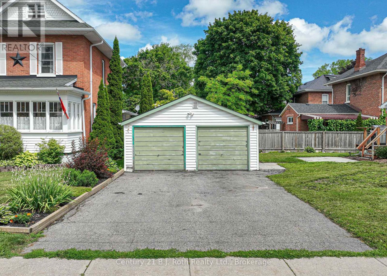33 Sussex Street S, Kawartha Lakes, Ontario  K9V 3E7 - Photo 6 - X12187694