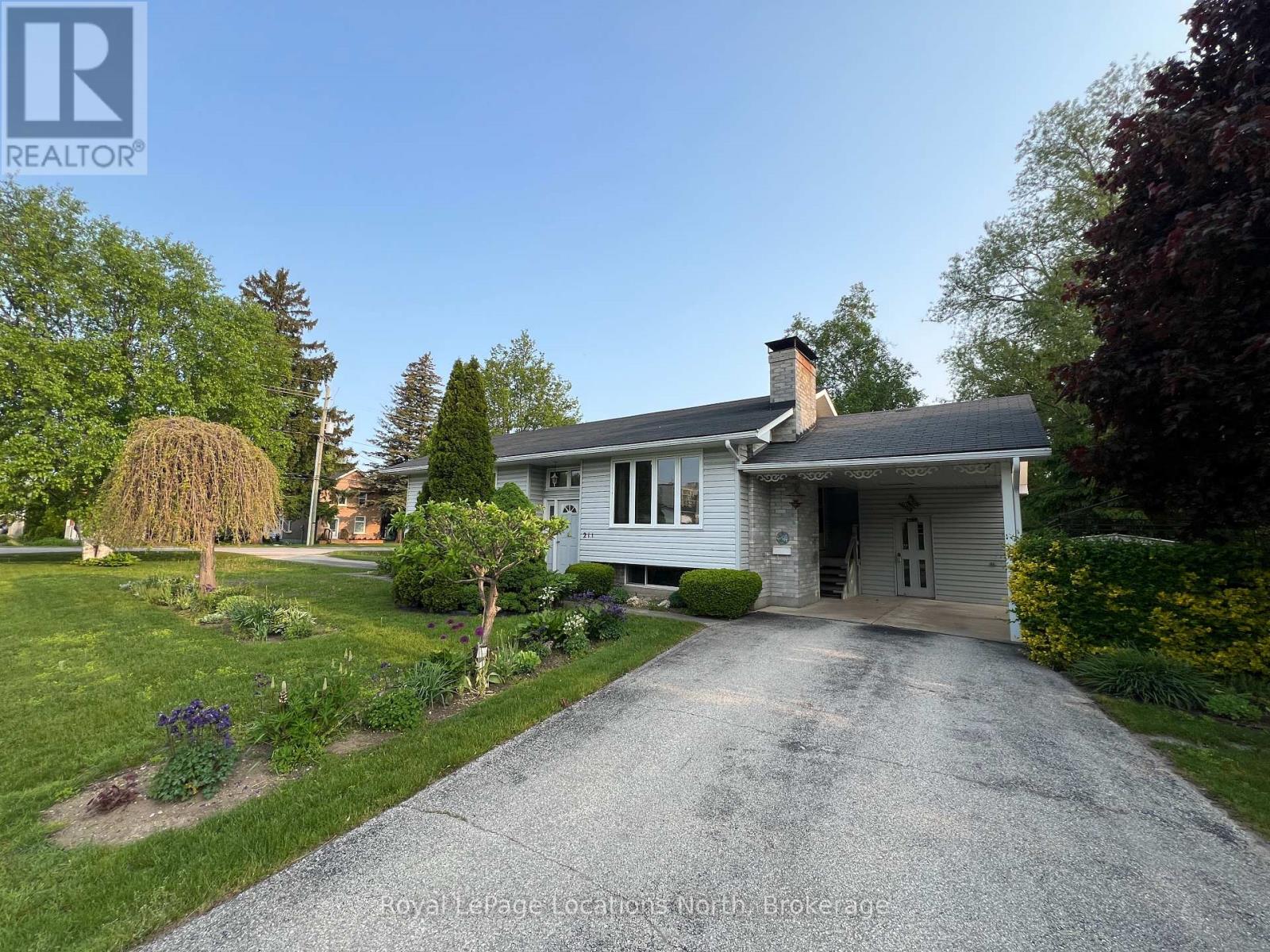 211 Seventh Street, Collingwood, Ontario  L9Y 4R4 - Photo 2 - S12188179