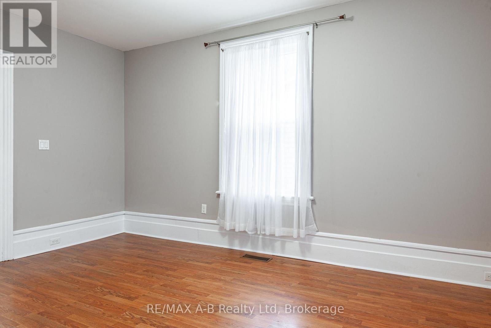 258 Nelson Street, Stratford, Ontario  N5A 2K3 - Photo 4 - X12188288