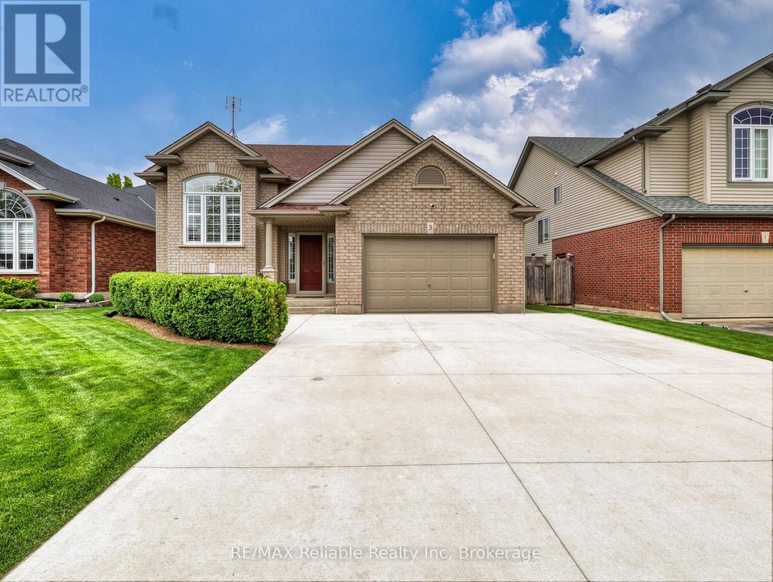 3 Montrose Street, St. Catharines, Ontario  L2S 4A6 - Photo 2 - X12188401