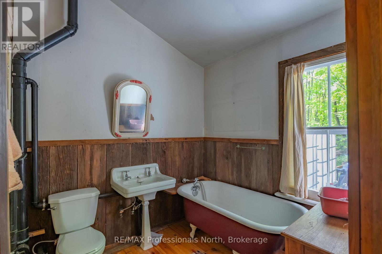 1005 Learners Lane, Minden Hills, Ontario  K0M 2K0 - Photo 16 - X12188433