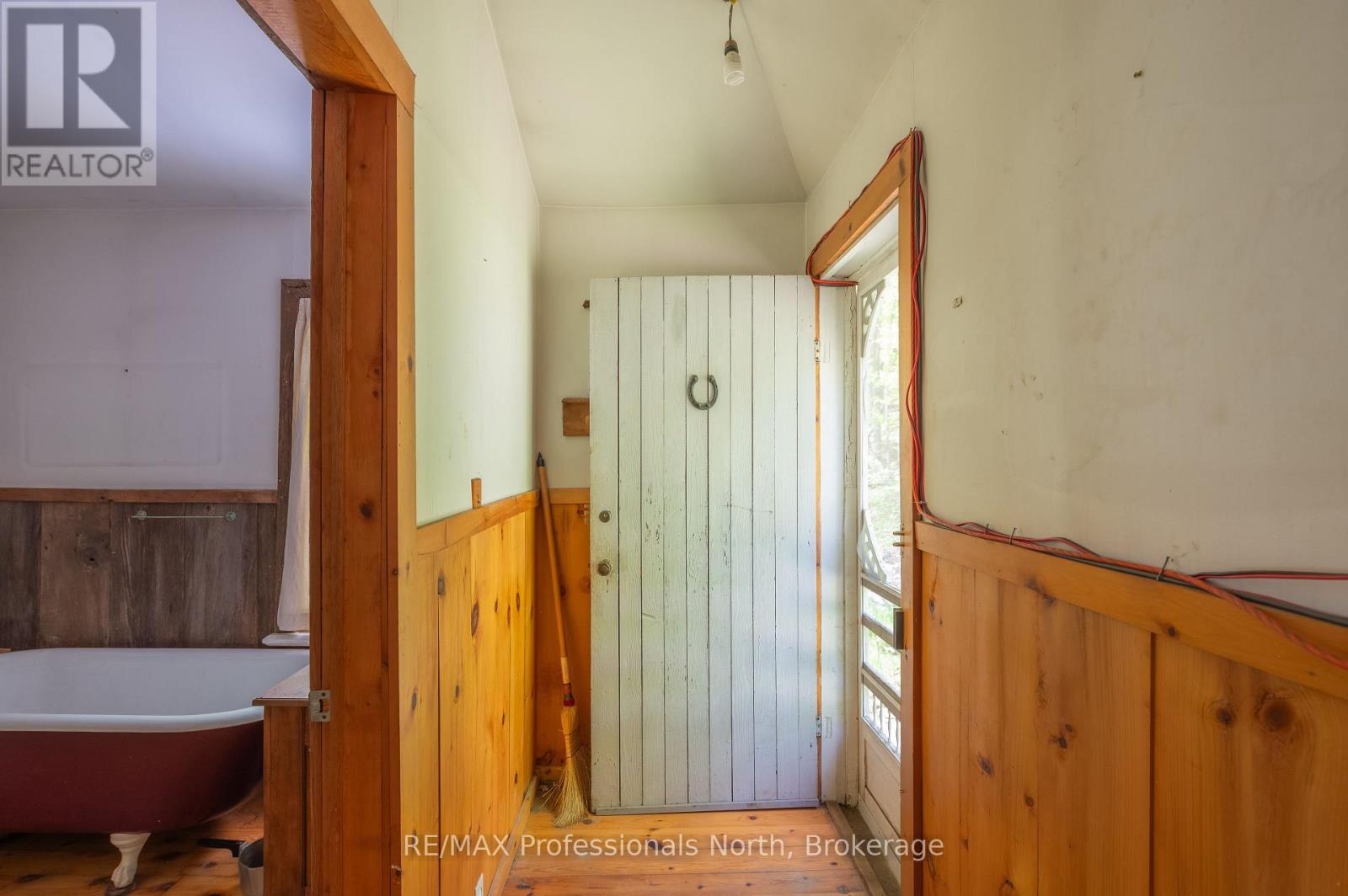 1005 Learners Lane, Minden Hills, Ontario  K0M 2K0 - Photo 18 - X12188433