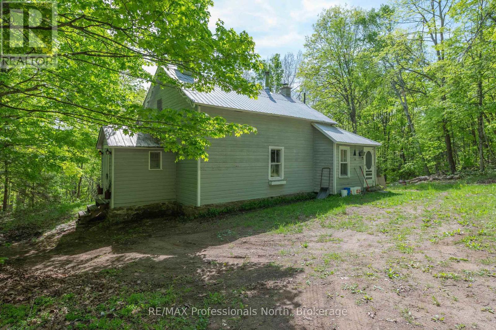 1005 Learners Lane, Minden Hills, Ontario  K0M 2K0 - Photo 3 - X12188433