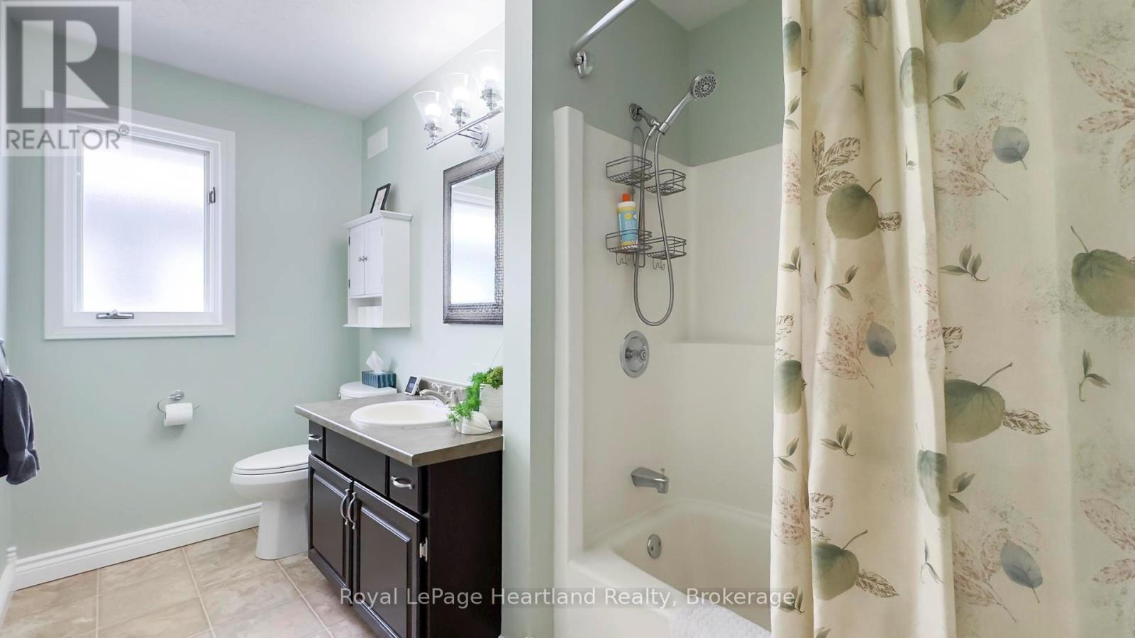 651 Kennard Crescent, Kincardine, Ontario  N2Z 1T5 - Photo 21 - X12188545
