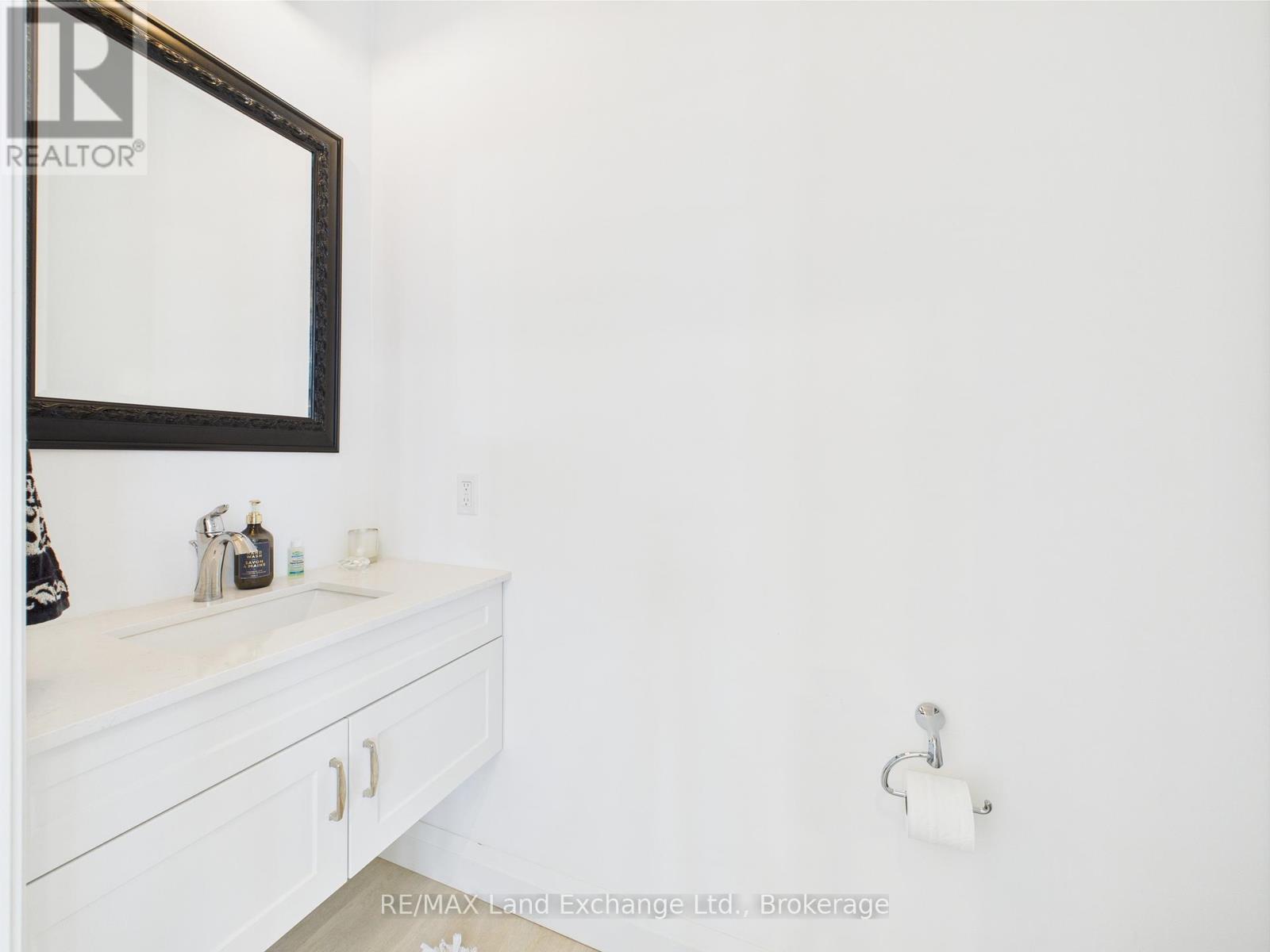 12 Sunset Place, Huron-Kinloss, Ontario  N2Z 0G6 - Photo 37 - X12188584