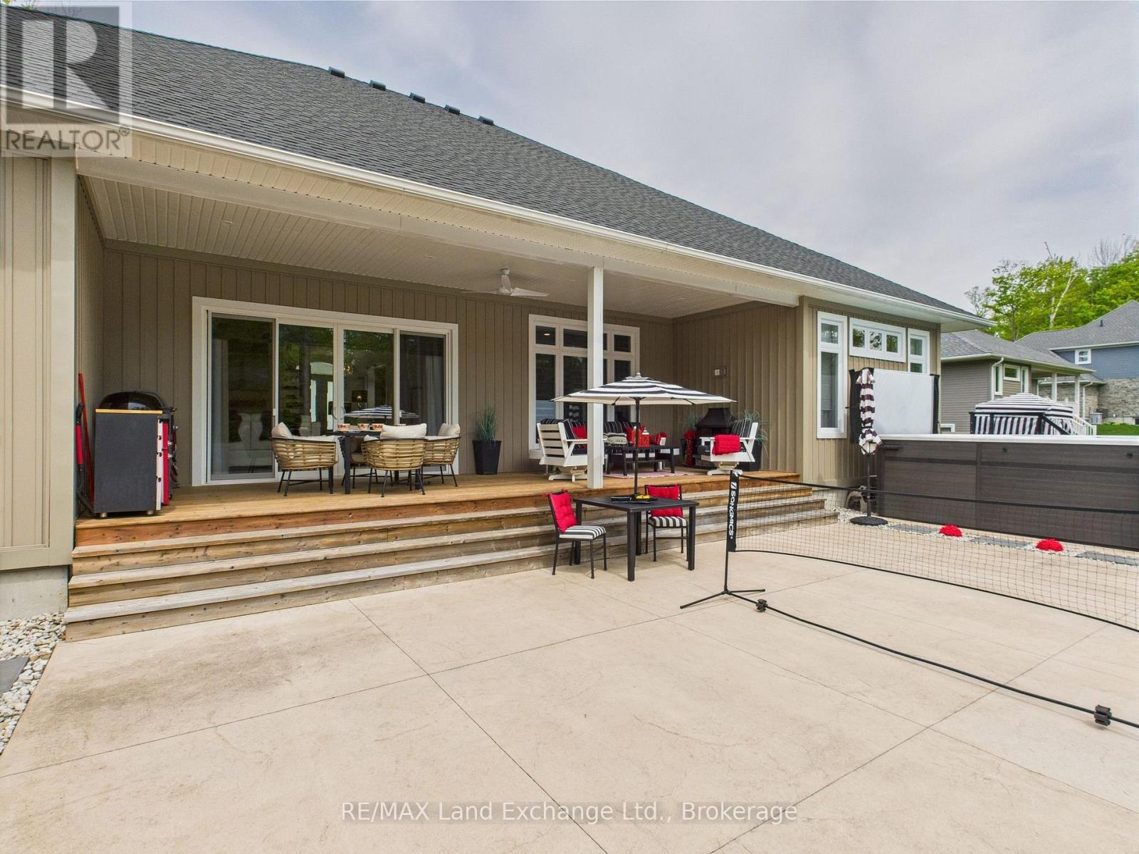 12 Sunset Place, Huron-Kinloss, Ontario  N2Z 0G6 - Photo 40 - X12188584