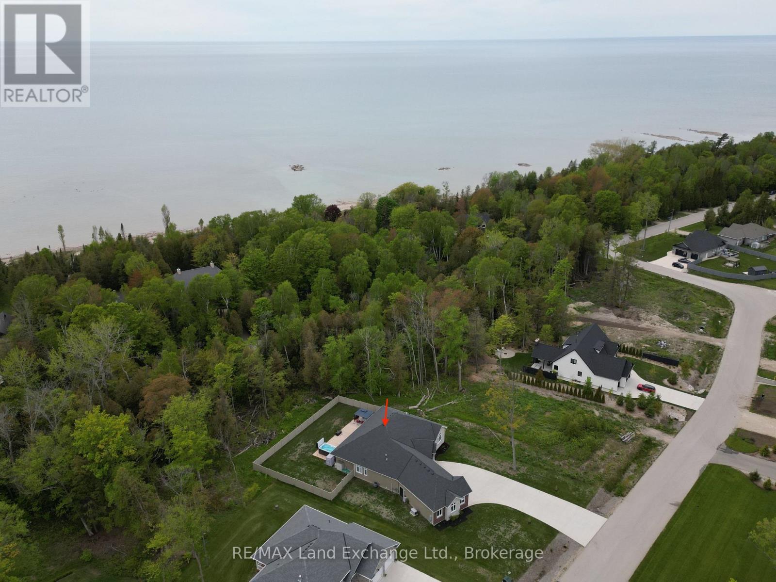 12 Sunset Place, Huron-Kinloss, Ontario  N2Z 0G6 - Photo 45 - X12188584