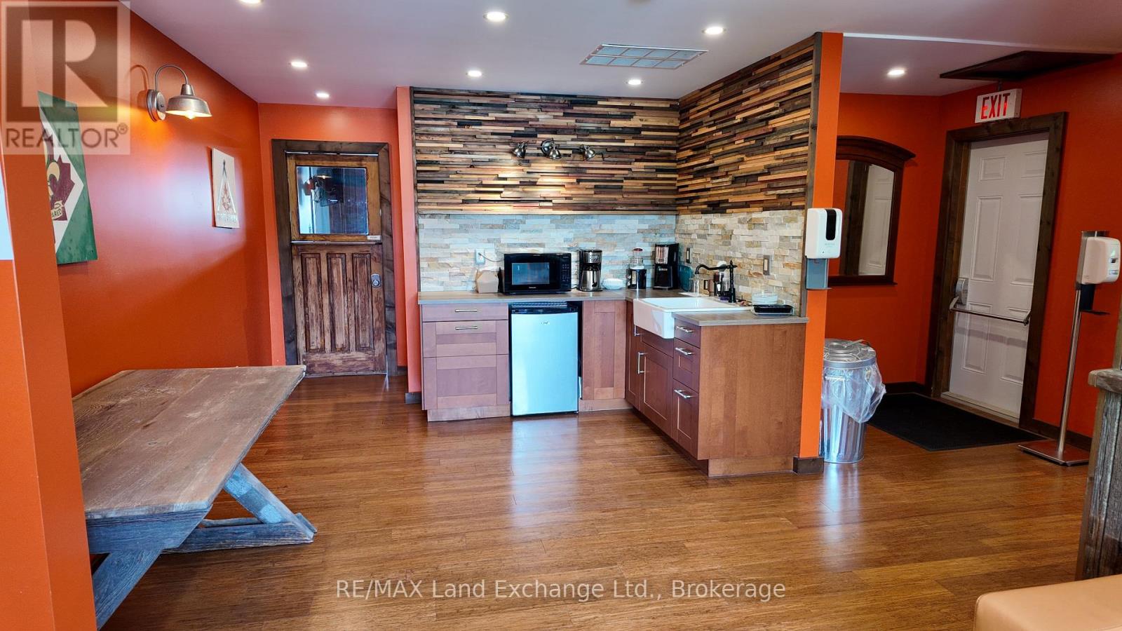 278 Lambton Street, Kincardine, Ontario  N2Z 2Y1 - Photo 2 - X12188585