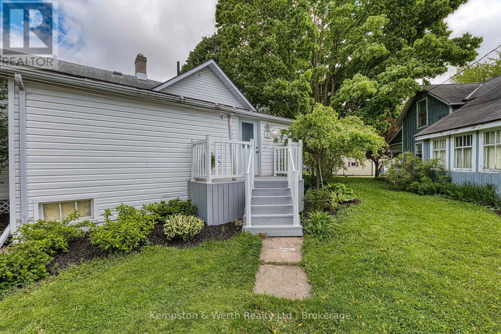 225 Queen Street N, Minto, Ontario  N0G 2P0 - Photo 10 - X12188648