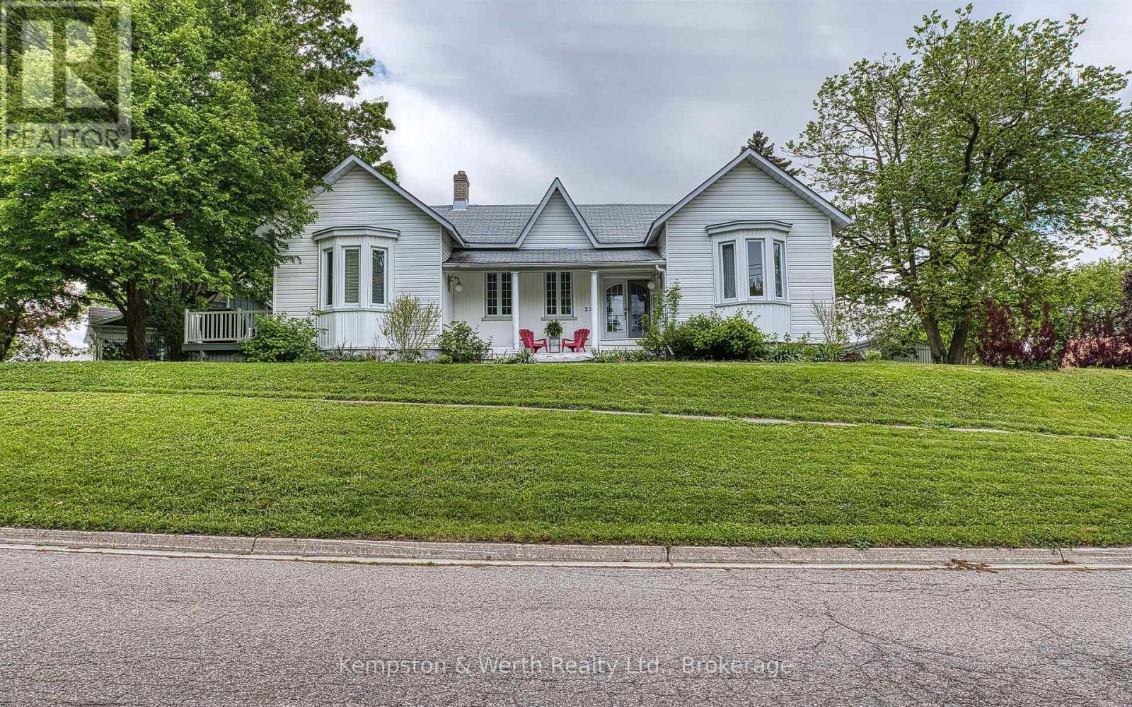 225 Queen Street N, Minto, Ontario  N0G 2P0 - Photo 2 - X12188648