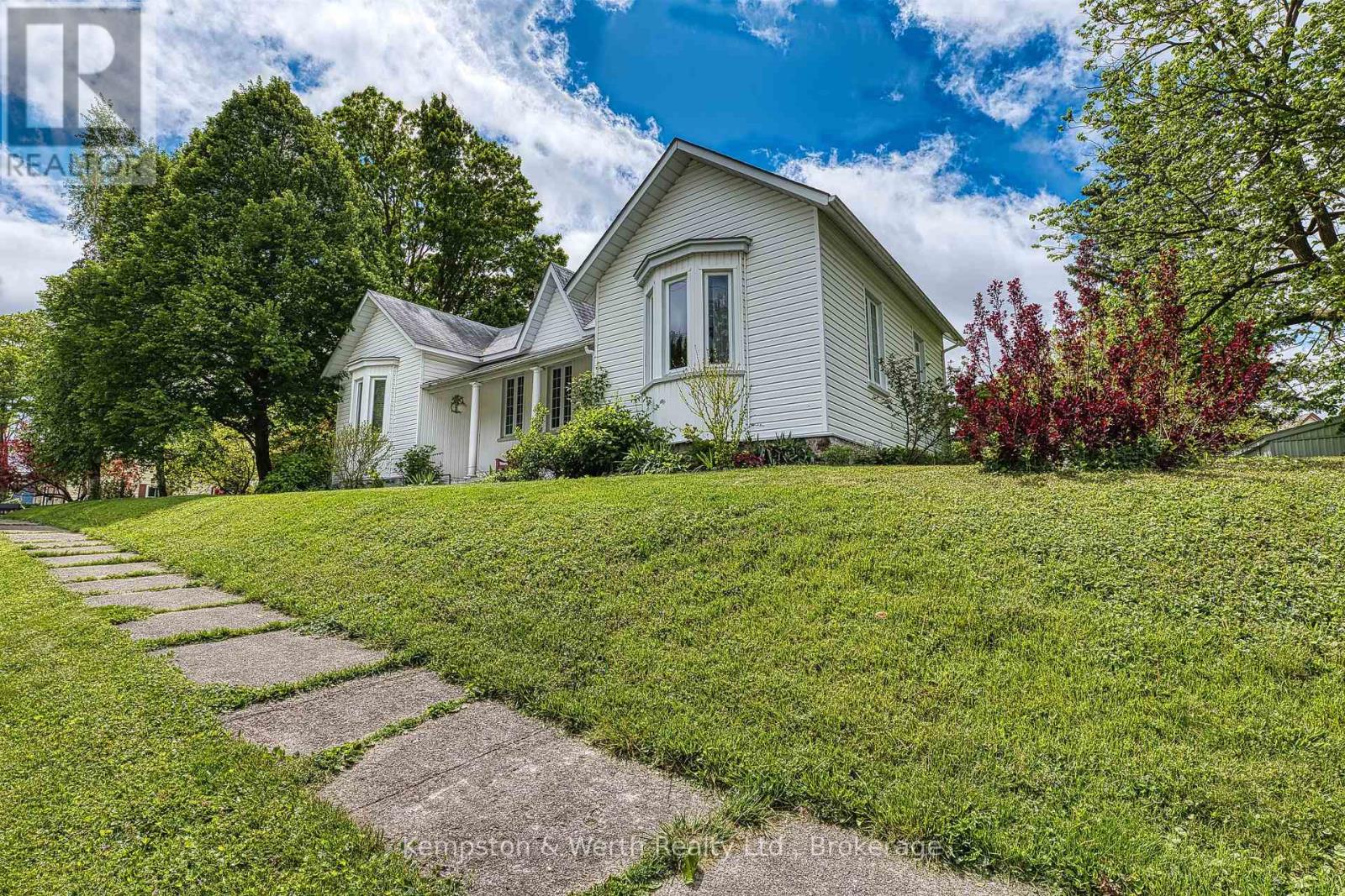 225 Queen Street N, Minto, Ontario  N0G 2P0 - Photo 7 - X12188648